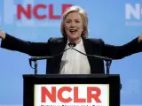Hillary Clinton durante un acto de campaña en Kansas.