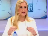 La presidenta madrileña, Cristina Cifuentes, ha desmentido este martes "totalmente" la posibilidad de que la Comunidad de Madrid filtrara la información sobre la compra-venta del piso protegido del senador Ramón Espinar, acusación que ha considerado una "infamia".