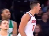 Willy Hernangómez celebra una canasta en el Knicks - Celtics.
