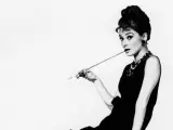 Audrey Hepburn con el más espectacular de los diseños de Givenchy para 'Desayuno con diamantes'