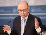 Cristóbal Montoro ofrece, en la sede del Ministerio, una conferencia de prensa.