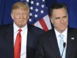 Donald Trump con el excandidato republicano Mitt Romney, con el que se han cruzado duros ataques en campaña.