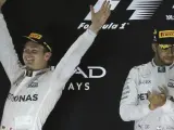 Nico Rosberg y Lewis Hamilton, en el último podio del año.