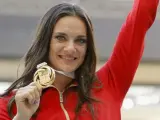 La pertiguista rusa Yelena Isinbayeva, celebrando uno de sus múltiples triunfos.