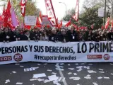Los secretarios generales de UGT y CC OO, Pepe Álvarez (c,i) e Ignacio Fernández Toxo (c), respectivamente, encabezan la manifestación de Madrid bajo el lema 'Las personas y sus derechos, lo primero'.