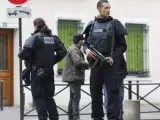 Agentes de la Policía francesa vigilan las calles.