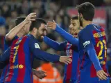 Los jugadores del Barça celebran uno de los goles de Arda Turan ante el Hércules.