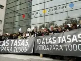 Imagen de archivo de una protesta contra las tasas judiciales en la Ciudad de la Justicia de Valencia