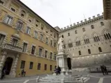 Fachada de la sede de la italiana Banca Monte dei Paschi di Siena (MPS) en Siena, Italia.