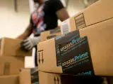 Cajas con la etiqueta del servicio Amazon Prime, de Amazon.