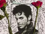 Imagen de uno de los homenajes póstumos a Prince, en Nueva York.