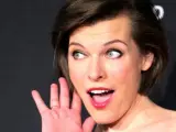 La actriz y modelo ucraniana Milla Jovovich posa en la alfombra roja de la presentación de la película 'Resident Evil: Capítulo Final'.