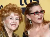 Debbie Reynolds y su hija Carrie Fisher en Los Ángeles en enero de 2015.