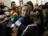 La presidenta de la Cámara Baja, Ana Pastor, atiende a los medios tras la reunión de la Mesa del Congreso.