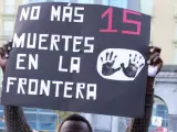 Imagen de archivo de la concentración en la Plaza e los Reyes de Ceuta, bajo el lema "No más muertes en la frontera", en solidaridad con los familiares de los quince subsaharianos que murieron en la playa de Tarajal.