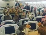 80 halcones viajan en avión junto a su dueño, un príncipe saudí.