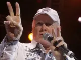 El cantante de la banda americana 'Beach Boys', Mike Love, durante el concierto ofrecido en el escenario Puerta del Ángel, en Madrid.