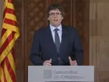 El presidente de la Generalitat, Carles Puigdemont, durante su discurso institucional en relación al comienzo del juicio por la consulta del 9-N.
