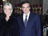 El exprimer ministro François Fillon junto a su mujer Penelope.