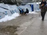 Centro de inmigrantes en Moria, Lesbos, con nieve