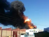 Incendio en una nave de productos químicos en Paterna.