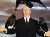 Hitchcock en una imagen promocional de 'Los pájaros' (1963)