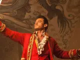 En este clip de 'La bella y la bestia', Gaston es todo un tiarrón