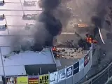 Incendio provocado por una avioneta que se estrelló contra un centro comercial en Melbourne (Australia).