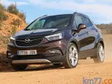 El 'apellido' X que Opel ha añadido tras la denominación Mokka, como ya ha hecho en otros modelos como el Crossland X, implica que el vehículo es apto para circular fuera de asfalto.