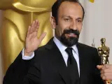 Asghar Farhadi, con su Oscar en 2012.