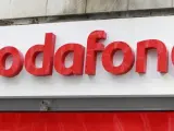 Una fachada de una tienda de Vodafone.