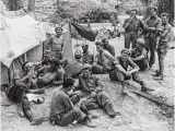 Miembros de las Brigadas Internacionales prorrepublicanas en un momento de descanso durante la batalla de Brunete