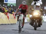 Alberto Contador, cruzando la meta en la última etapa de la París-Niza.