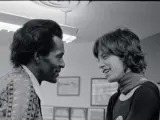 Un jovencísimo Mick Jagger junto a su ídolo, Chuck Berry.
