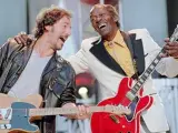 Bruce Springsteen y Chuck Berry, en una actuación.