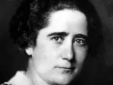 Retrato de la escritora, abogada y política Clara Campoamor, una de las mayores impulsoras del voto femenino en España.