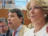 Esperanza Aguirre, Ignacio González (centro) y Francisco Granados.