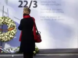 Víctimas y familiares asisten a un acto conmemorativo en Bruselas (Bélgica) en el primer aniversario de los ataques yihadistas casi simultáneos contra el aeropuerto y la red de metro de la ciudad.