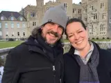 Fotografía de divulgación sin fecha del estadounidense Kurt Cochran (i), fallecido en Londres, junto a su esposa Melissa durante sus vacaciones en Reino Unido.