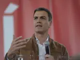 El candidato a las primarias del PSOE Pedro Sánchez, en un acto de precampaña en Burjassot (Valencia).