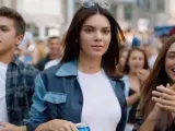 La 'influencer' Kendall Jenner protagoniza el último anuncio de Pepsi.