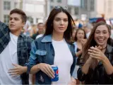 La 'influencer' Kendall Jenner protagoniza el último anuncio de Pepsi.