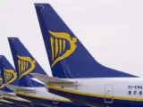 Imagen de las colas de unos aviones de la compa&ntilde;&iacute;a irlandesa de bajo coste Ryanair.