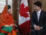 Malala Yousafzai y Justin Trudeau.