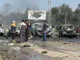 Imagen del atentado con coche bomba en Alepo, donde han fallecido decenas de civiles que habían sido evacuados.