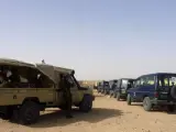 Los cooperantes españoles que regresaron a Tinduf fueron recibidos como héroes entre fuertes medidas de seguridad adoptadas por la policía del Frente Polisario .