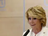 Esperanza Aguirre durante la declaración pública en la que ha anunciado su dimisión como portavoz y concejal del Ayuntamiento de Madrid.