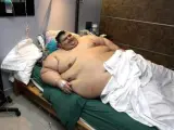El mexicano Juan Pedro Franco, considerado el hombre más obeso del mundo, antes de ser trasladado a quirófano en un hospital de Guadalajara (México) para someterse a una operación de reducción de estómago.