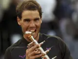El tenista español Rafael Nadal celebra su victoria ante el austriaco Dominic Thiem, en la final del torneo Mutua Madrid Open que disputó en la Caja Mágica, en Madrid.