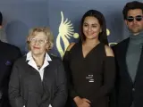 Manuela Carmena, con los actores de Bollywood en la IIFA Weekend and Awards.